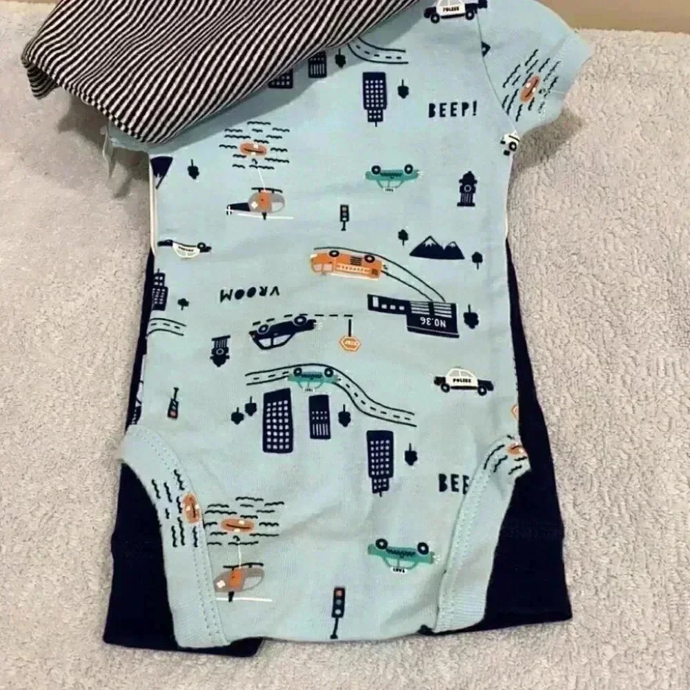 Carter’s Newborn set